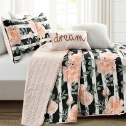 Amara Watercolor Rose Quilt Set