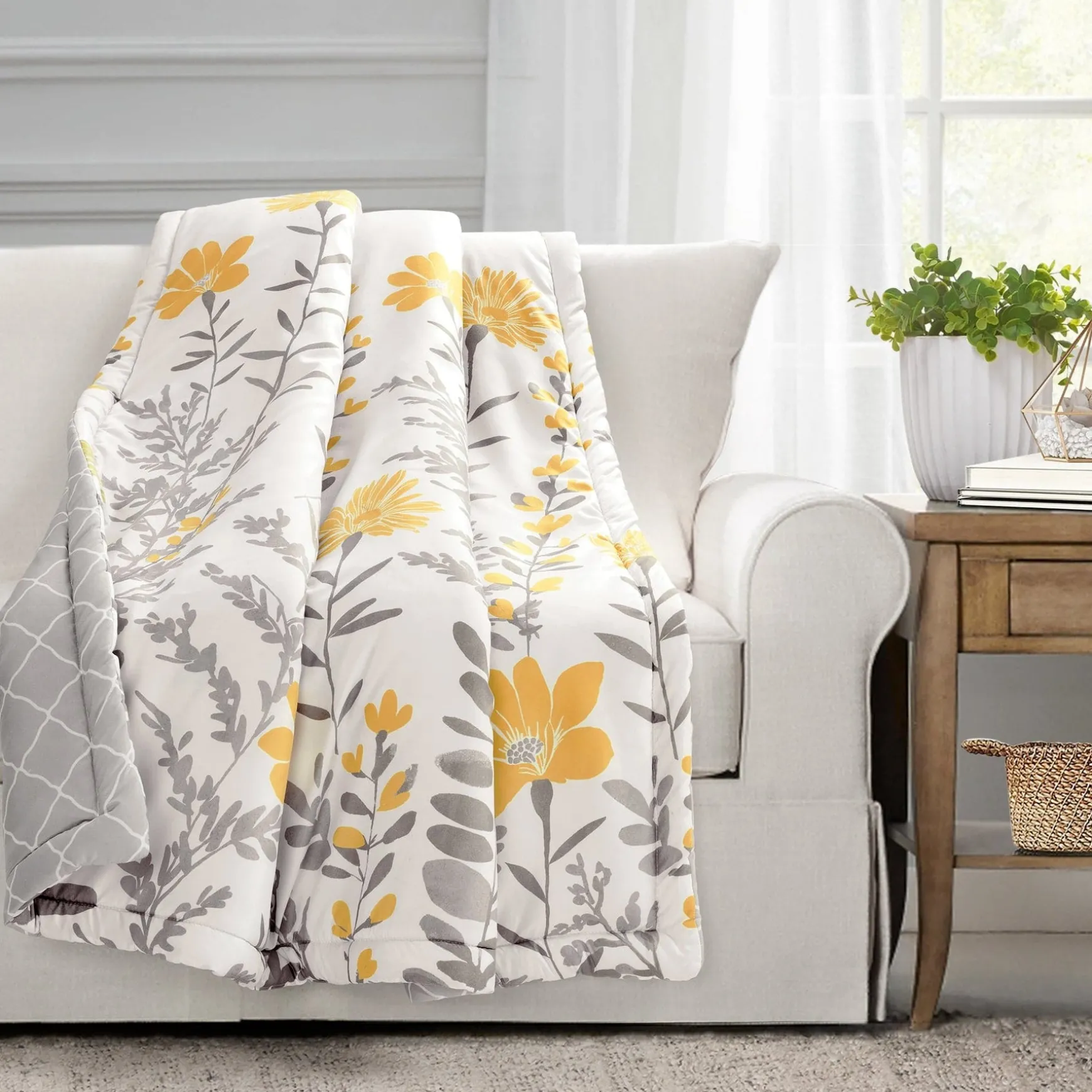 Aprile Reversible Throw