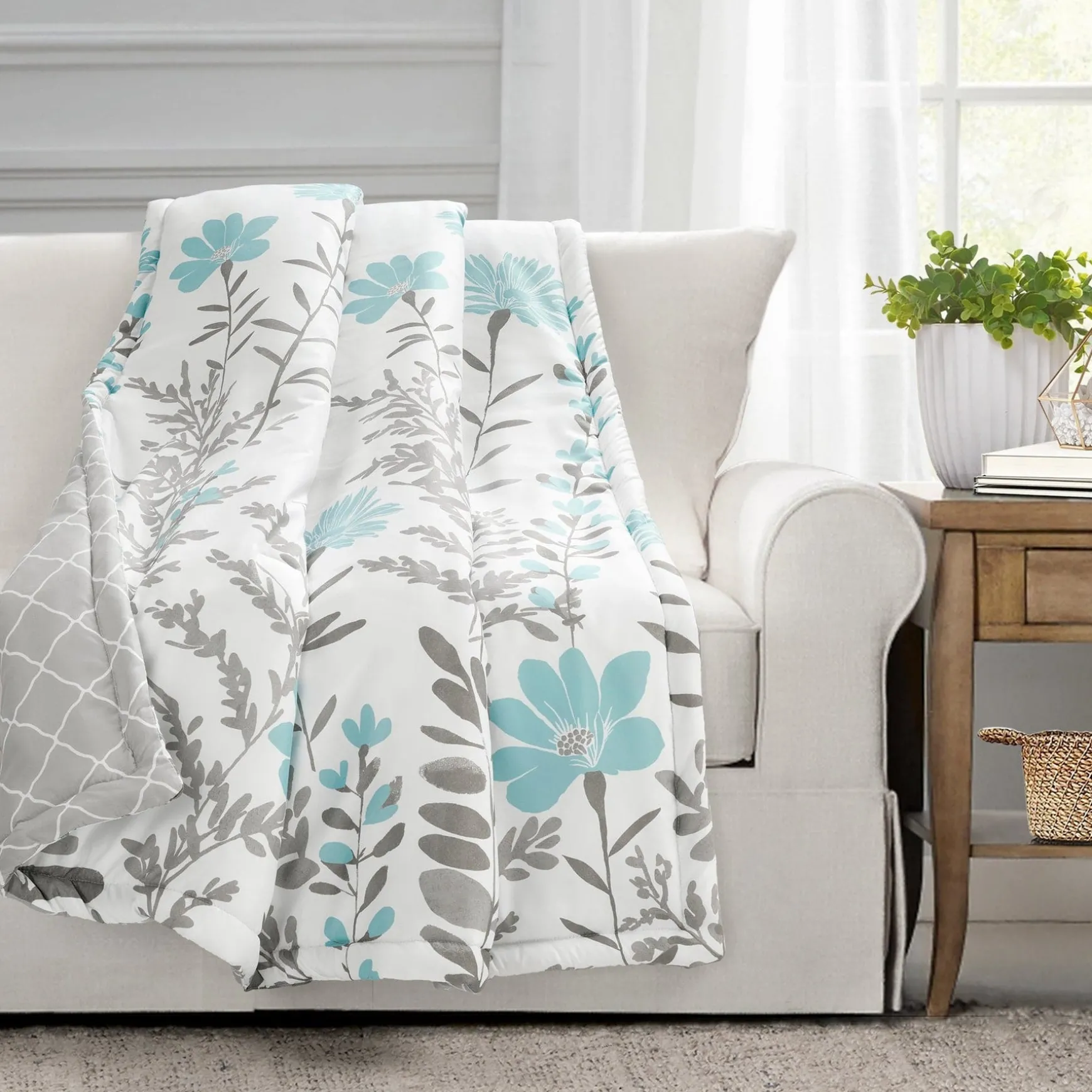 Aprile Reversible Throw