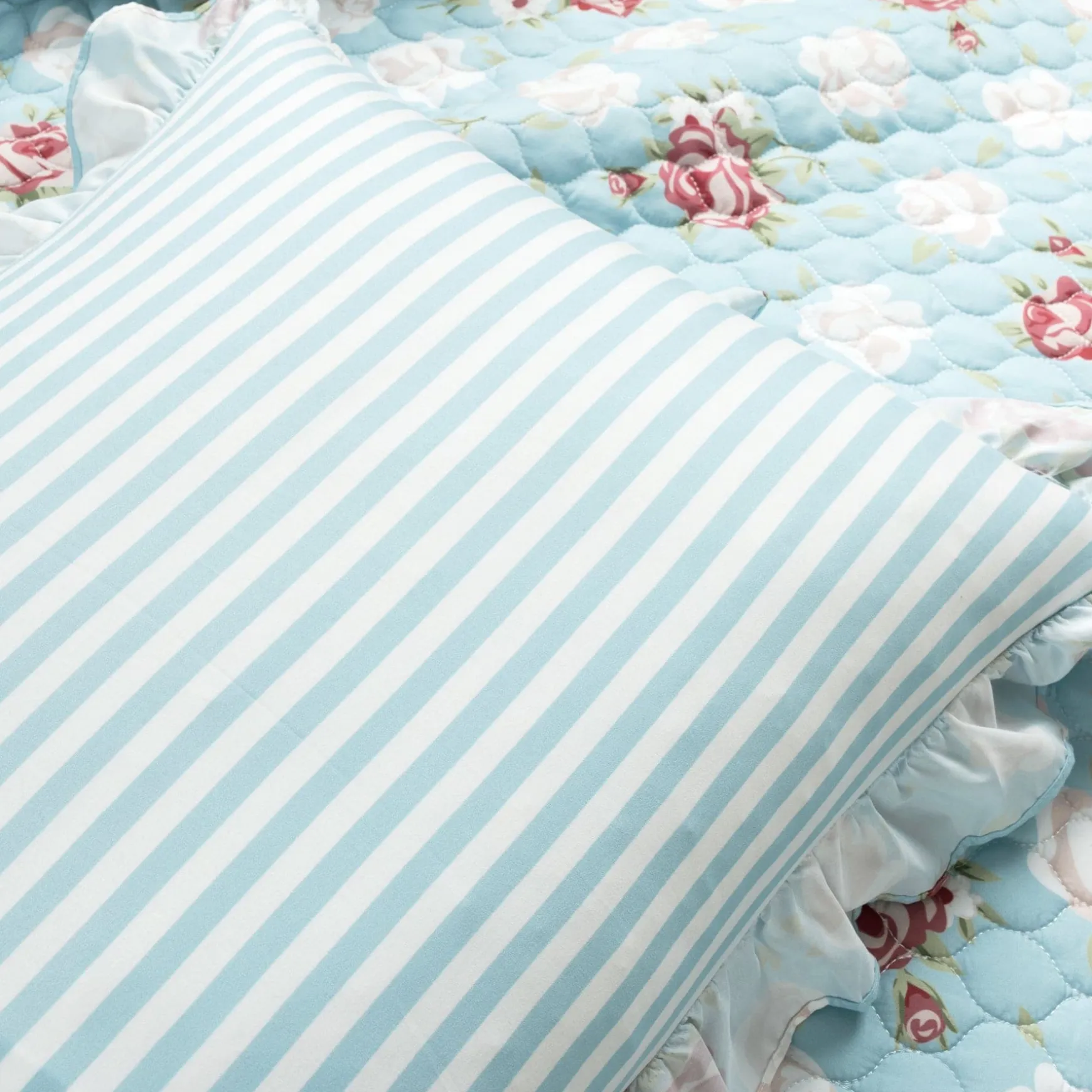 Cottagecore Floral Ruffle Quilt 3 Piece Set