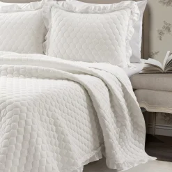 Ella Ruffle Lace 3 Piece Quilt Set