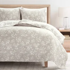 Floral Jacquard Reversible Soft Matelassé 3 Piece Quilt Set