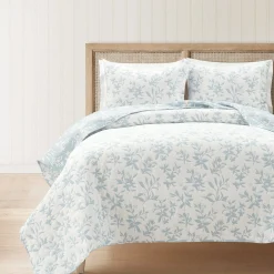 Floral Jacquard Reversible Soft Matelassé 3 Piece Quilt Set