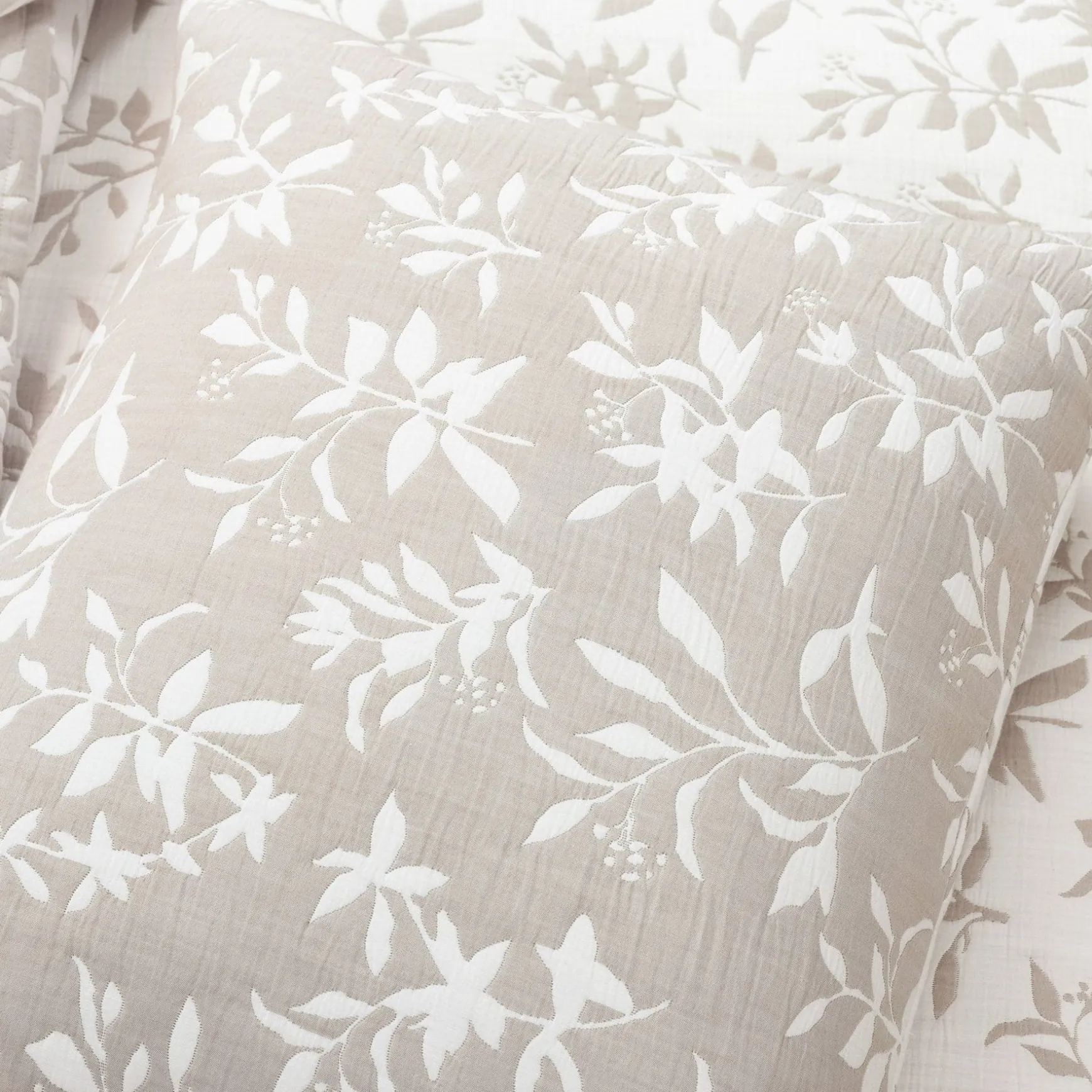 Floral Jacquard Reversible Soft Matelassé 3 Piece Quilt Set
