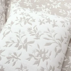 Floral Jacquard Reversible Soft Matelassé 3 Piece Quilt Set