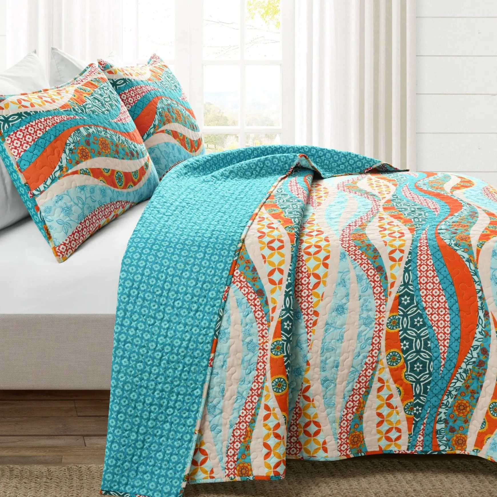 Hailey Watercolor Wave Reversible Cotton Quilt 3 Piece Set