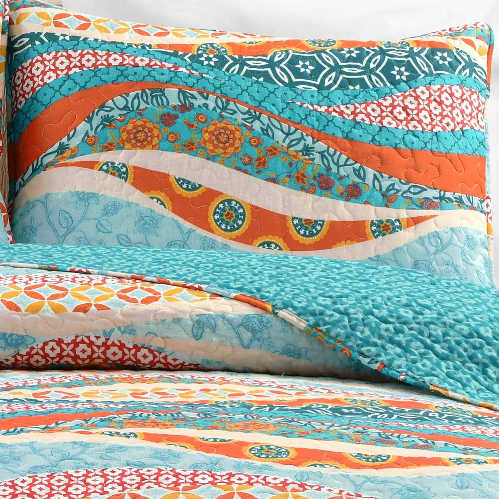 Hailey Watercolor Wave Reversible Cotton Quilt 3 Piece Set
