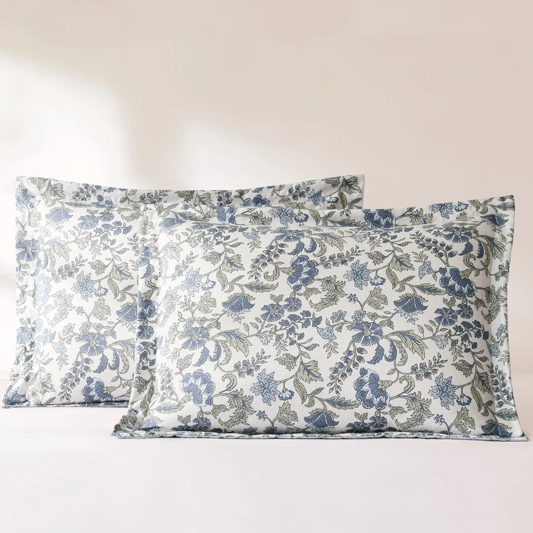 Lillian Block Print Reversible Comforter Set 3Pc