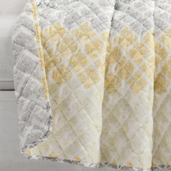 Medallion Ombre Reversible Throw