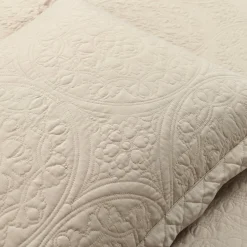 Medallion Scalloped Edge Oversized Bedspread Set
