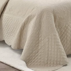 Medallion Scalloped Edge Oversized Bedspread Set