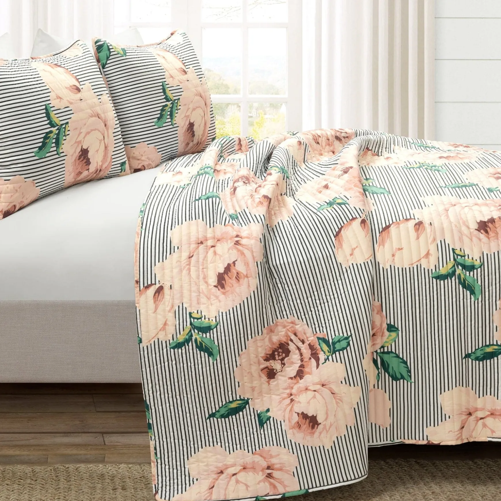 Mira Vintage Floral Oversized Quilt Set