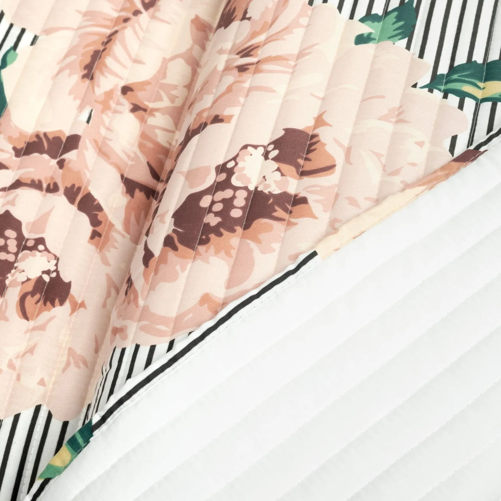 Mira Vintage Floral Oversized Quilt Set