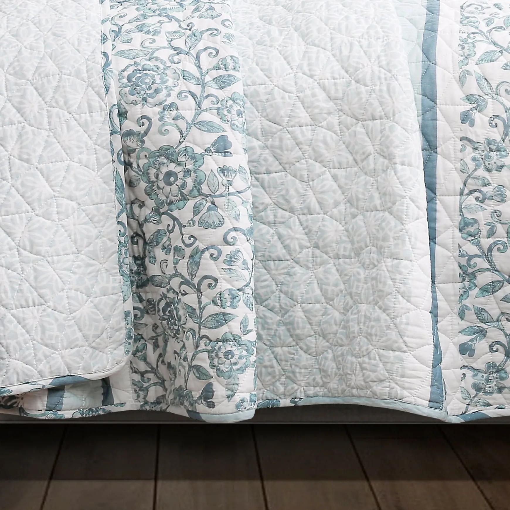 Nisha 3 Piece Quilt Set
