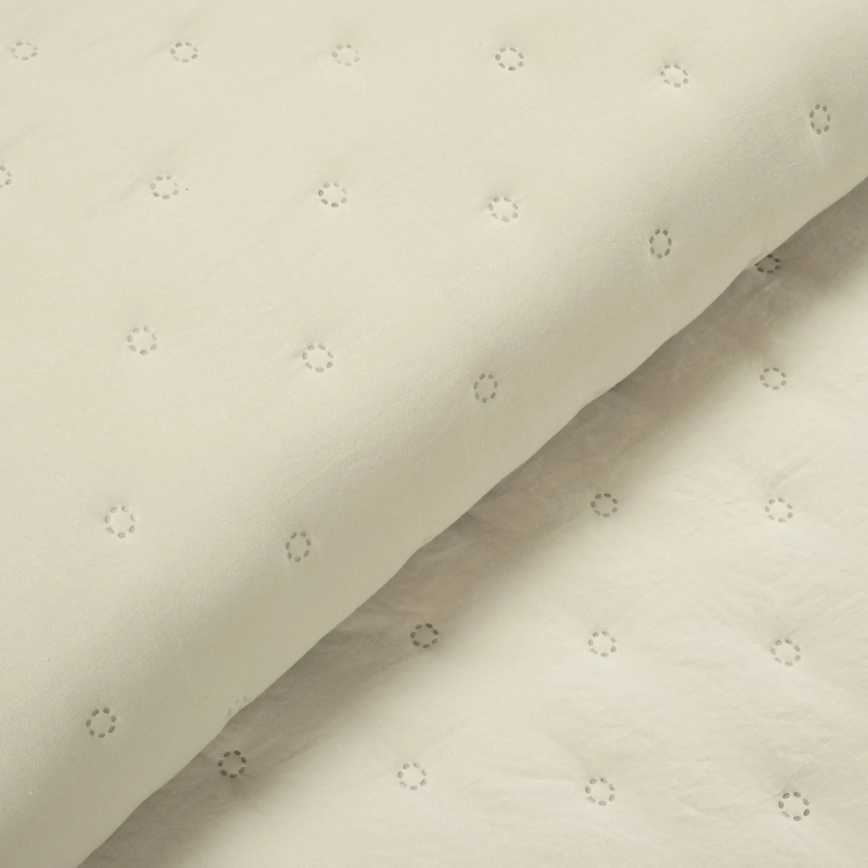 Reyna Ruffle Reversible Oversized 3 Piece Quilt Set