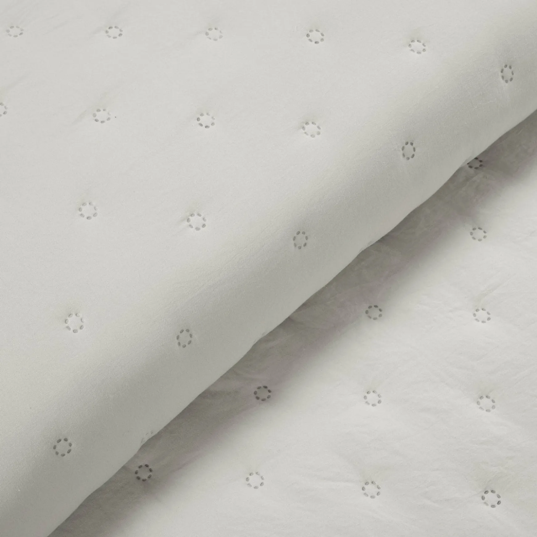 Reyna Ruffle Reversible Oversized 3 Piece Quilt Set