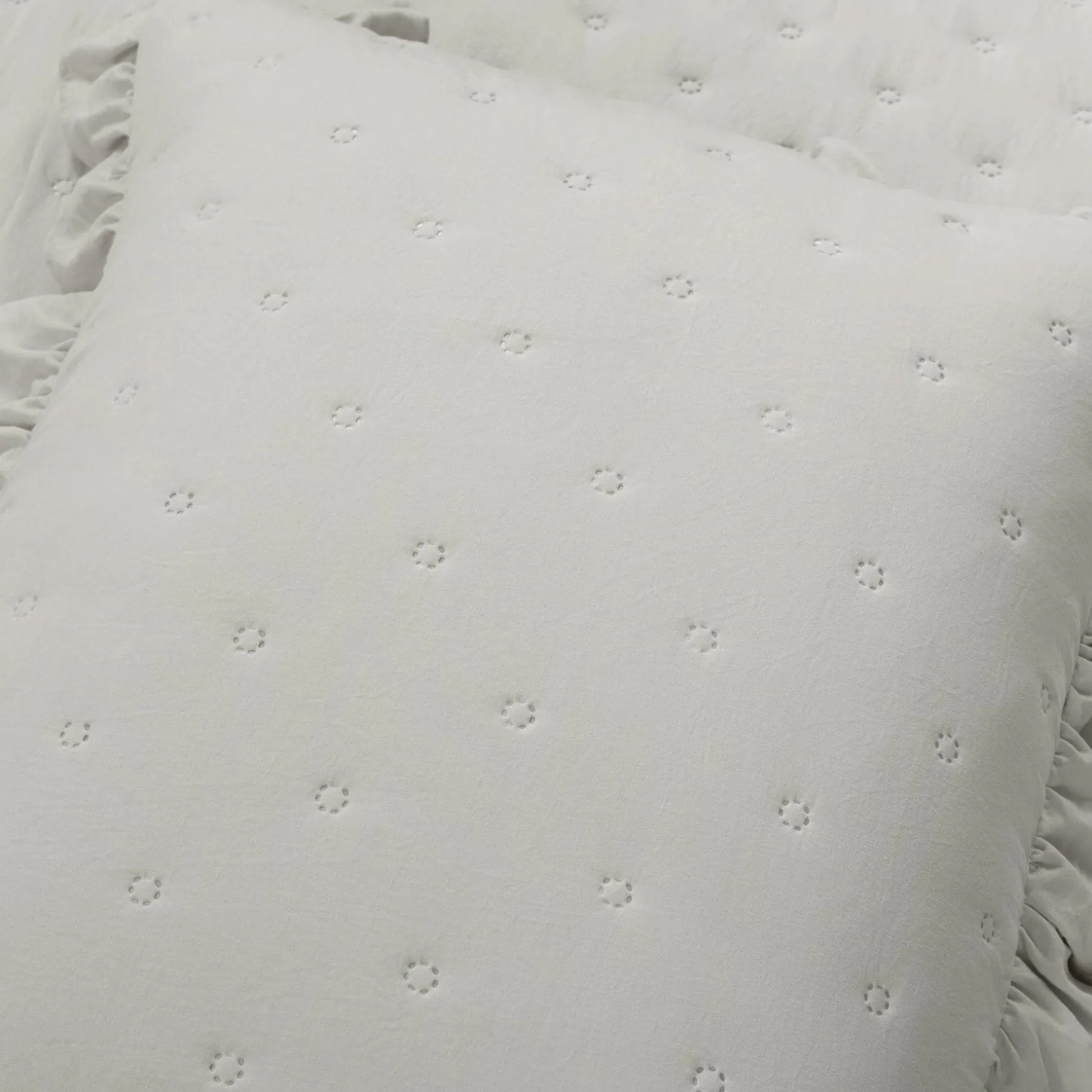 Reyna Ruffle Reversible Oversized 3 Piece Quilt Set