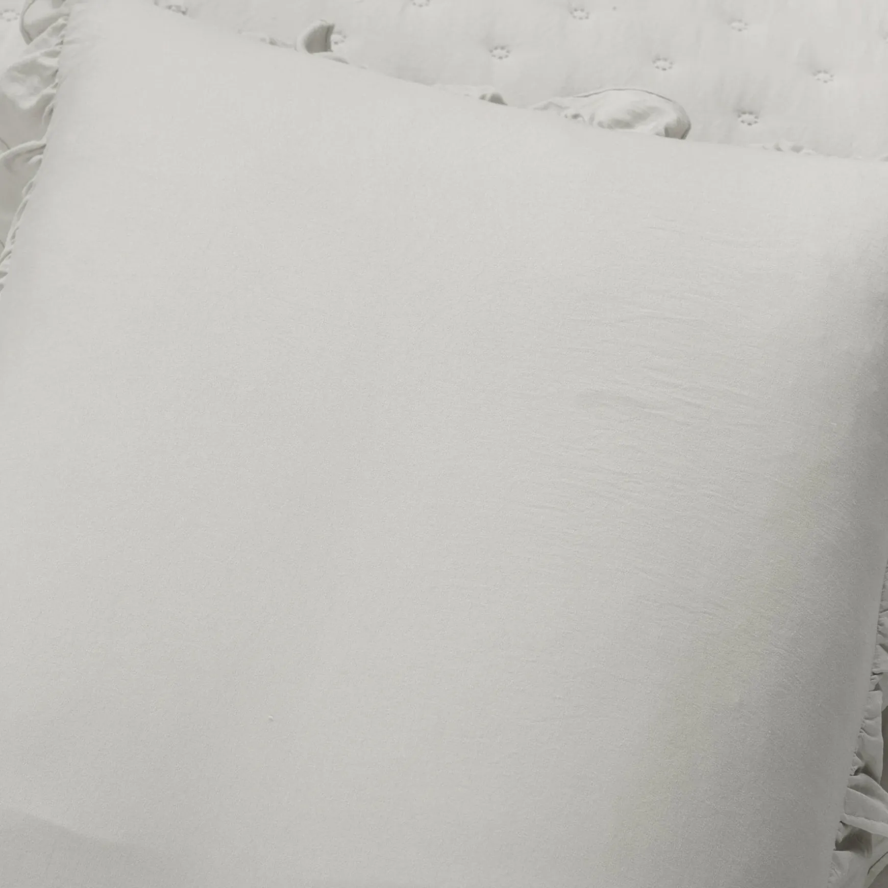 Reyna Ruffle Reversible Oversized 3 Piece Quilt Set