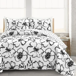 Scandinavian Floral Quilt 3 Piece Set