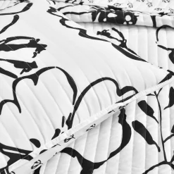 Scandinavian Floral Quilt 3 Piece Set