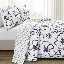 Scandinavian Floral Quilt 3 Piece Set