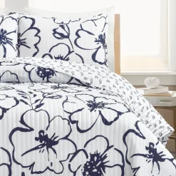 Scandinavian Floral Quilt 3 Piece Set