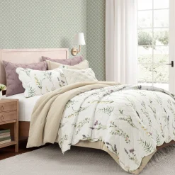 Watercolor Wildflower Scallop Edge Floral 3 Piece Quilt Set